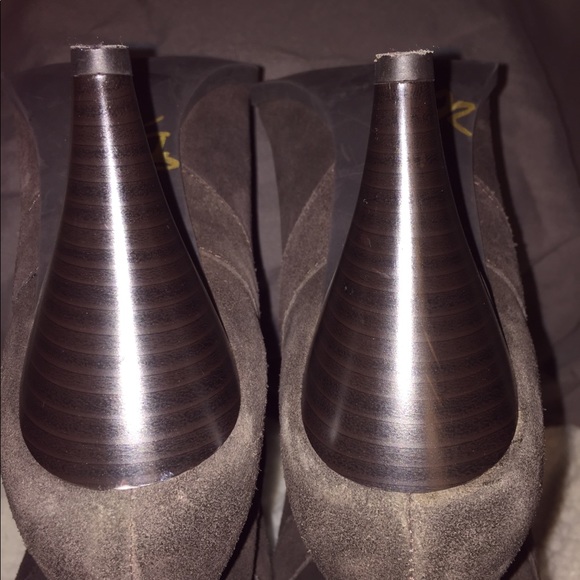 Nine & Co Chocolate genuine suede boots. - Picture 6 of 8